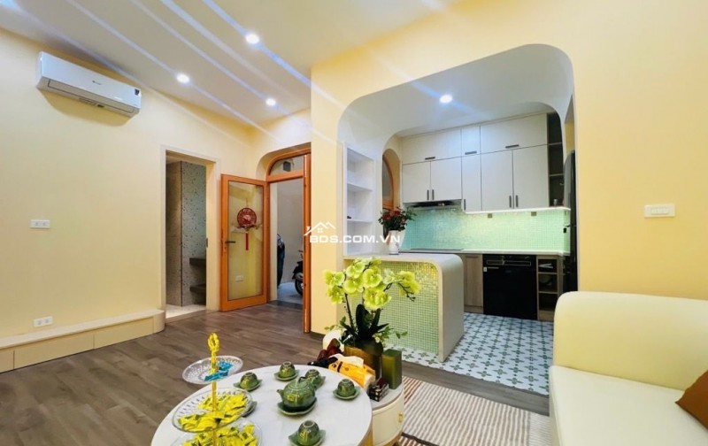 BÁN NHÀ TRUNG TÂM CÁT LINH – 50M² – SÂN CỔNG RIÊNG – NGÕ NÔNG – NỘI THẤT ĐẸP