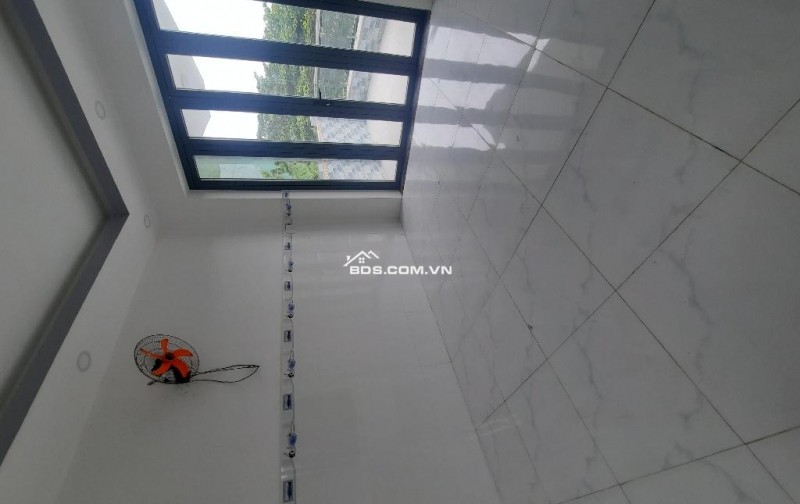 Bán nhà view sông, gần Quận 5, 3 tầng, Quận 8, 3.5x18, 6.x tỷ.