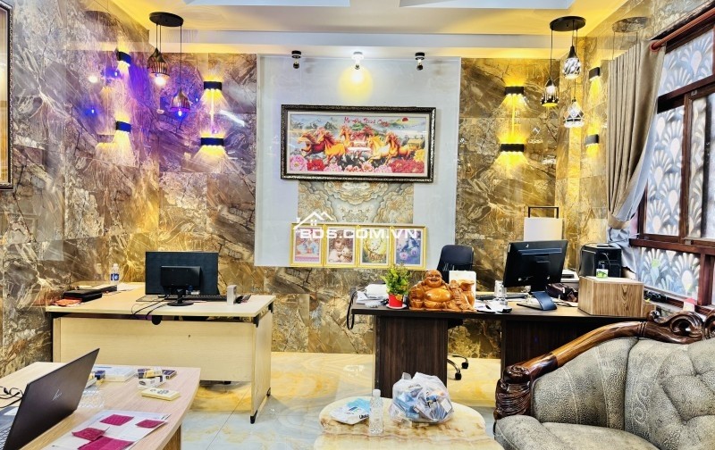 Bán Biệt Thự Triệu Đô Linh Đông Thủ Đức - 450m² - Ngang 18m - 5 Tầng Có Thang Máy - Giá 33 Tỷ