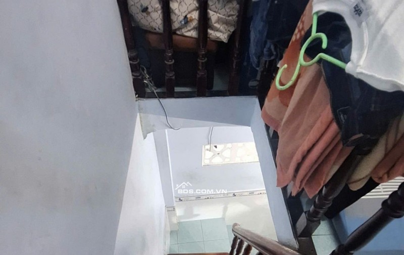 Nhà thiết kế 1 trệt 1 lầu, gồm:  - 2 phòng ngủ - 2 WC - Phòng khách rộng - Bếp gọn gàng - Cầu thang đúc chắc chắn - Ban công thoáng mát