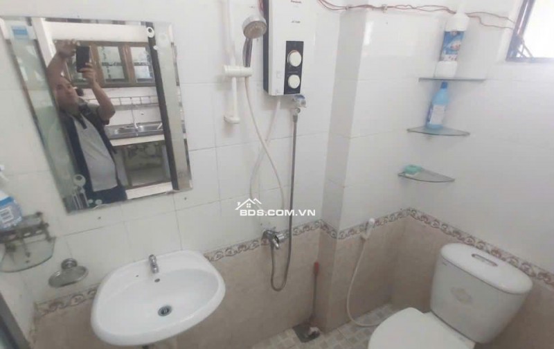 Chung cư An Dương Vương thang bộ), P8, Q5: 76m2, 2p ngủ, nT giá 9tr/