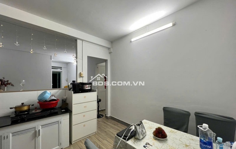 Chung cư 590, CMT8, Phường 11, Quận 3: 80m2,2p ngủ, Nt, 11tr/th