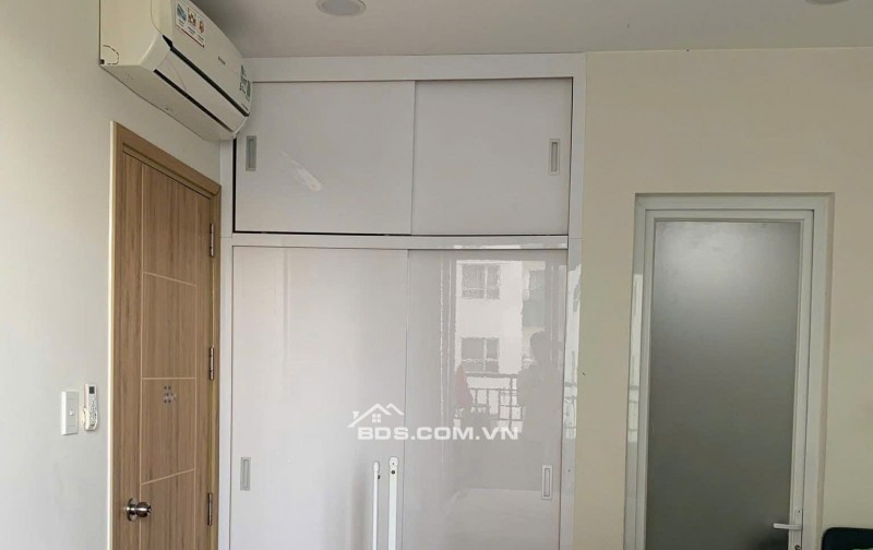 C/c Đặng Văn Ngữ, Phú Nhuận, Căn góc, 100m2, 3PN, 2WC, Giá 15tr/tháng. Nhà sạch