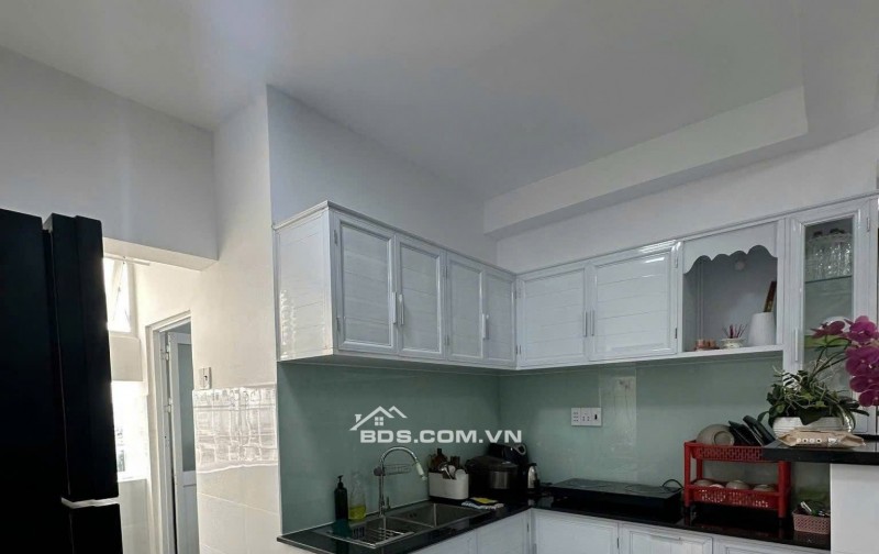 Chung cư Trần Nhật Duật, p3, BT, 70m2, 2PN, 1WC, NTCB, giá 11tr/th.