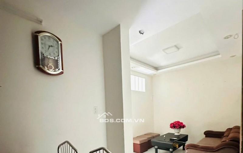 Chung cư 10A Trần Nhật Duật, Q1: 70m2, 11tr5/tháng, full NT, 2PN rộng.