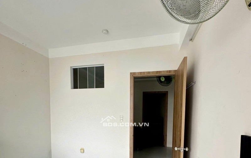 Chung cư 10A Trần Nhật Duật, Q1: 70m2, 11tr5/tháng, full NT, 2PN rộng.