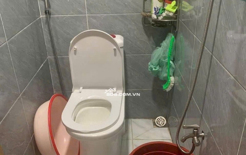 Cho thuê nhà riêng khu Nguyễn Hữu Cảnh, Nhà cấp 4, 2PN, 1WC, giá 9tr5/th.