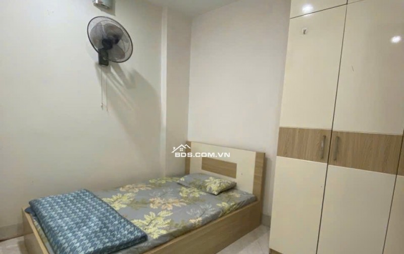 Chung cư Nguyễn Trãi, P9, Quận 1, 70m2, 2PN, 1WC, Nội thất, 11tr/tháng.