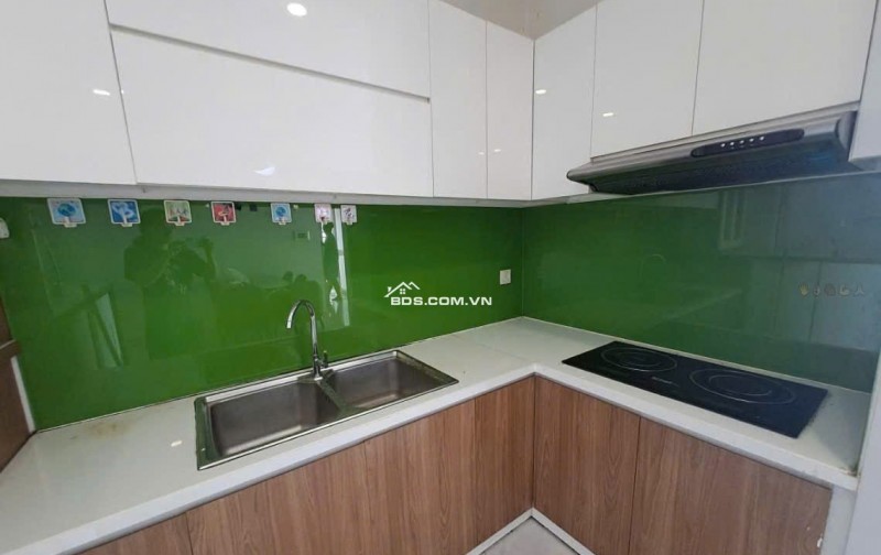 C/c Screc, Coopmart Trường Sa, Q3, Căn góc, 107m2, 3PN, 2WC, giá 14tr5/th.