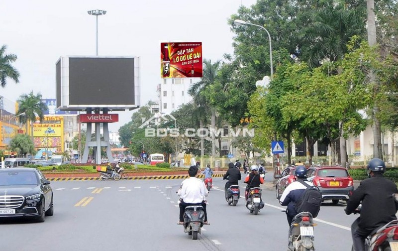 bán đất tặng nhà 2 tầng mặt lý bôn. gần 160m2, gần vincom