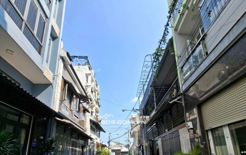 Nhà Thạnh Lộc Q.12, hẻm 8m xe hơi
 tránh 5 tầng chỉ  5.3 tỷ