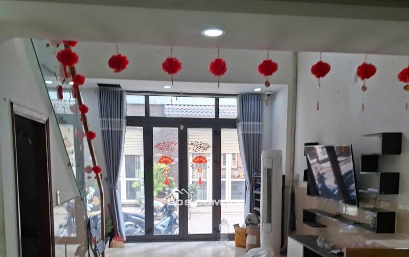 Nhà Thạnh Lộc Q.12, hẻm 8m xe hơi
 tránh 5 tầng chỉ  5.3 tỷ