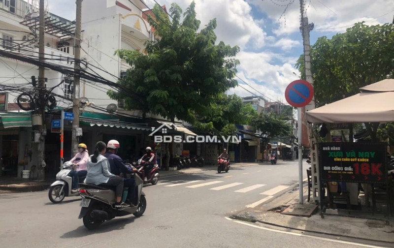 BÁN CĂN GÓC 2 MẶT TIỀN ĐƯỜNG LÂM VĂN BỀN , QUẬN 7 .DT: 17x7 . Đang cho thuê 100tr/th .Giá : 36,8 Tỷ