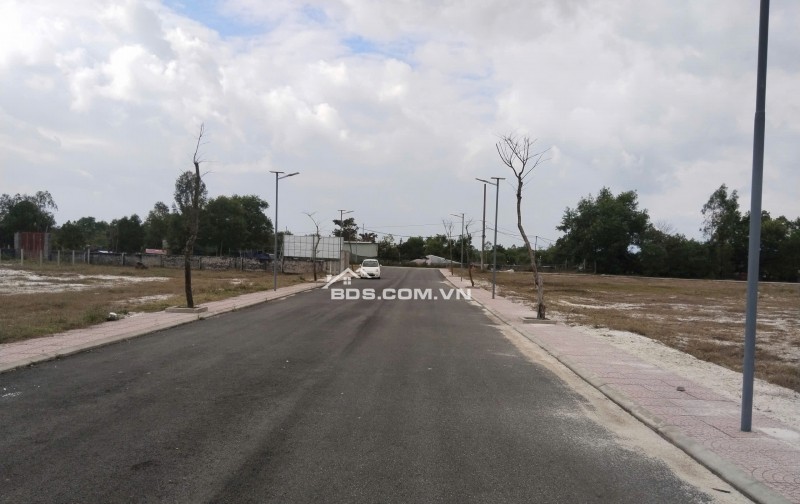 CẦN BÁN GẤP LÔ ĐẤT 250M2, SÁT BÊN CẠNH KHU CÔNG NGHIỆP TPĐÀ NẴNG