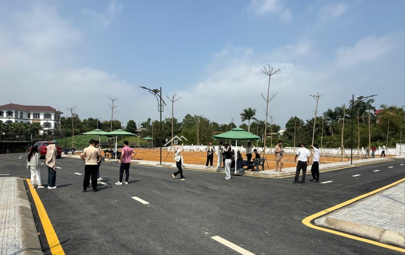 càn bán gấp lô đất