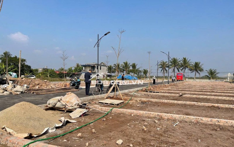 càn bán gấp lô đất