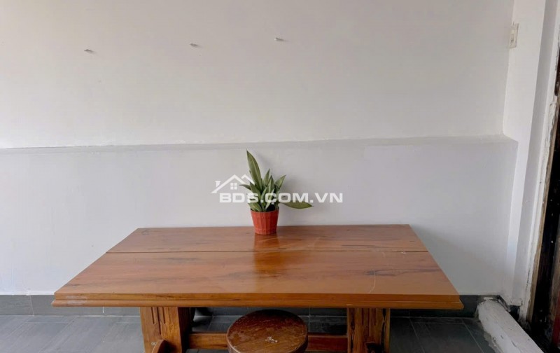 CHO THUÊ CHDV NGAY TRUNG TÂM QUẬN 1 ĐẦY ĐỦ TIỆN ÍCH, Ở NGAY. LH:0355640978