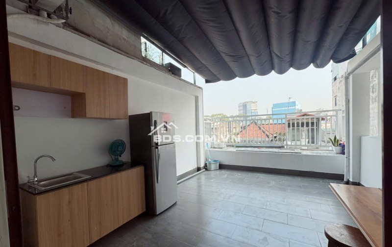 CHO THUÊ CHDV NGAY TRUNG TÂM QUẬN 1 ĐẦY ĐỦ TIỆN ÍCH, Ở NGAY. LH:0355640978