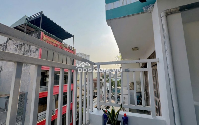 CHO THUÊ CHDV NGAY TRUNG TÂM QUẬN 1 ĐẦY ĐỦ TIỆN ÍCH, Ở NGAY. LH:0355640978