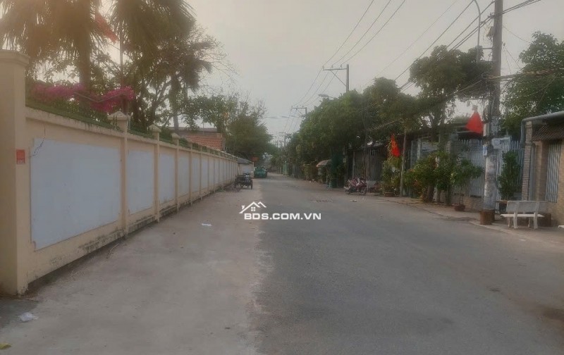 CẦN BÁN GẤP CĂN NHÀ MẶT TIỀN ĐƯỜNG CHUYÊN DÙNG 9 QUẬN 7. LH:0965194239.