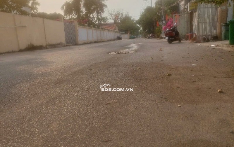 CẦN BÁN GẤP CĂN NHÀ MẶT TIỀN ĐƯỜNG CHUYÊN DÙNG 9 QUẬN 7. LH:0965194239.