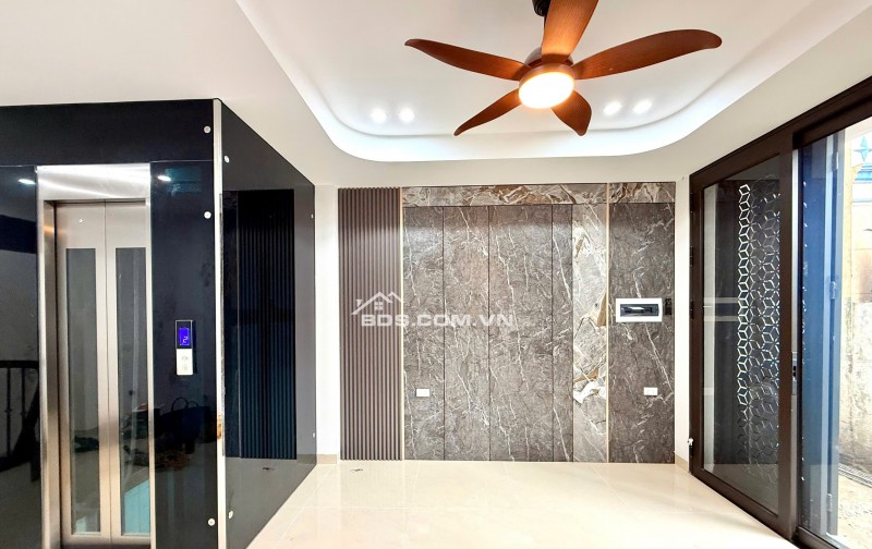 Bán NR tại Đại Linh, 7,6 tỷ, 30m2, 5 tầng, cầu thang máy pháp lý đầy đủ, giá siêu hời!