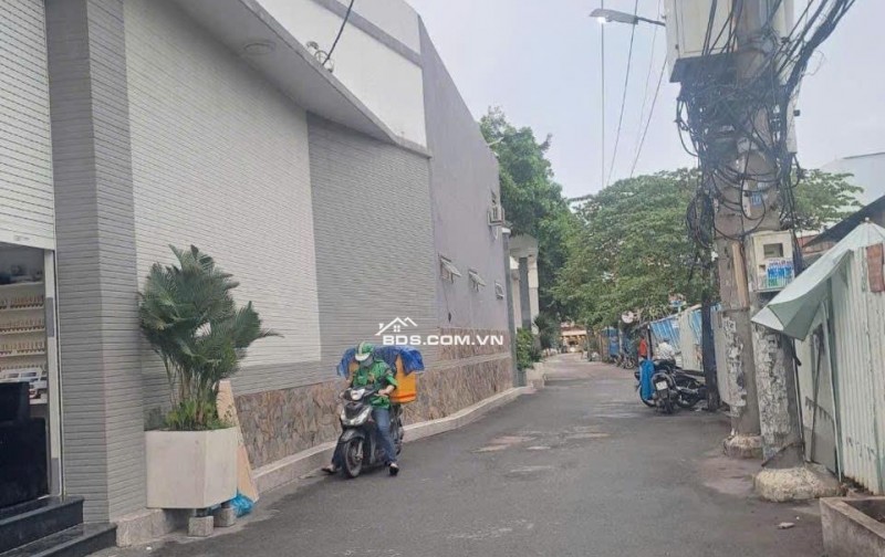 NHÀ BÁN Q12 DT: 98M HXH NHÀ ĐẸP-2TẦNG
NGUYÊN VĂN QUÁ Q12-GẦN PHẦN MỀM QUANG TRUNG