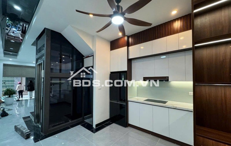 Bán nhà Phan Đình Giót – Hà Đông , 50m2 – lô góc- Thang máy – ô tô đỗ cửa – full nội thất.