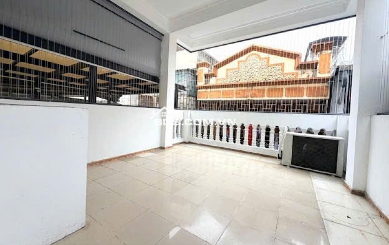  NHÀ ĐẸP – VỊ TRÍ HIẾM – CHỈ CÁCH Ô TÔ 5M – FULL NỘI THẤT – DẪN KHÁCH LÀ CÓ KHẢ NĂNG CHỐT 