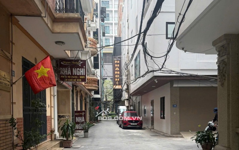 Phân Lô Vườn Đào LLQ 50M2 MT 4.5M 4 Tầng 26 Tỷ Ô TÔ Tránh Đỗ Kinh Doanh