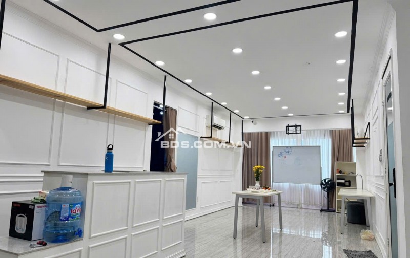 CHO THUÊ MĂT BẰNG NGAY TRUNG TÂM QUẬN 1 LÀM SHOP CTY...17TR/TH/65M2. LH:0903649102