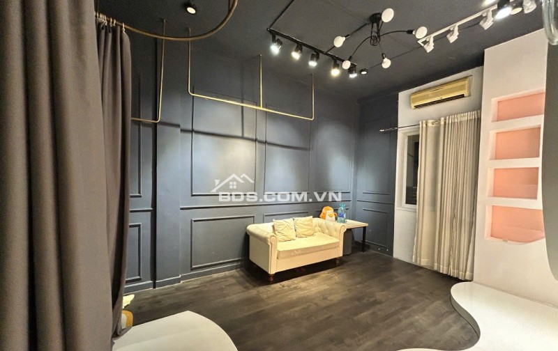 CHO THUÊ MĂT BẰNG NGAY TRUNG TÂM QUẬN 1 LÀM SHOP CTY...17TR/TH/65M2. LH:0903649102