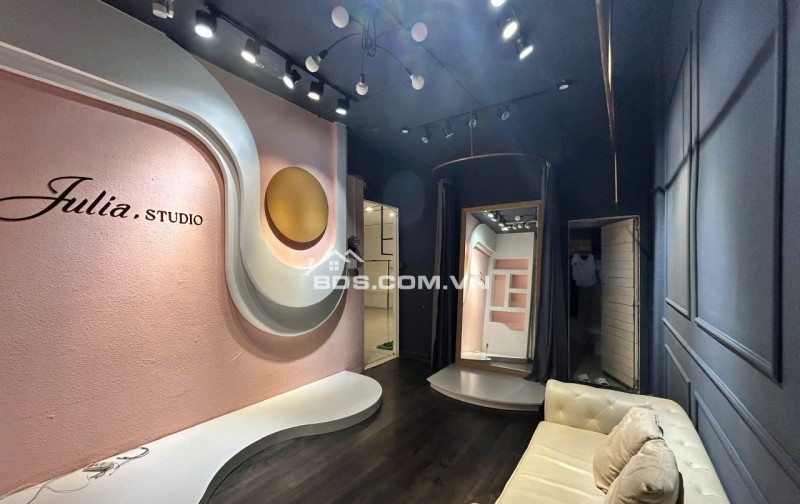 CHO THUÊ MĂT BẰNG NGAY TRUNG TÂM QUẬN 1 LÀM SHOP CTY...17TR/TH/65M2. LH:0903649102