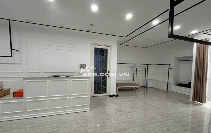 CHO THUÊ MĂT BẰNG NGAY TRUNG TÂM QUẬN 1 LÀM SHOP CTY...17TR/TH/65M2. LH:0903649102