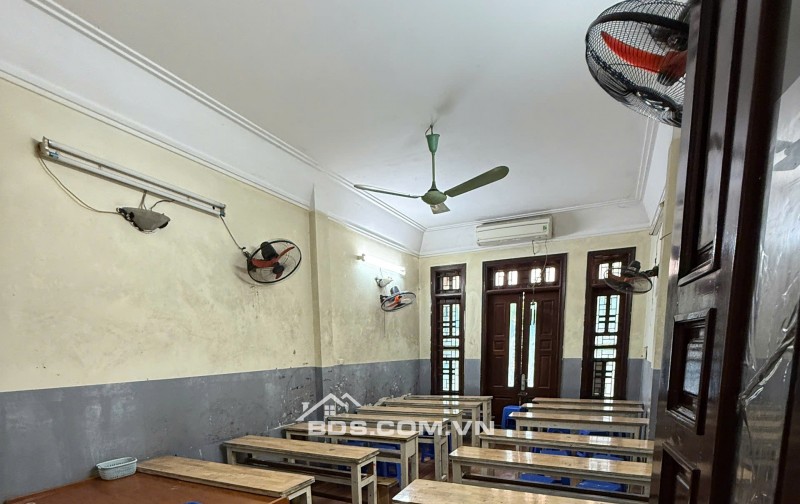 Chính chủ cho thuê nguyên căn sát góc, hướng Đông, mặt phố Bà Triệu, Q.Hai Bà Trưng, Hà Nội.