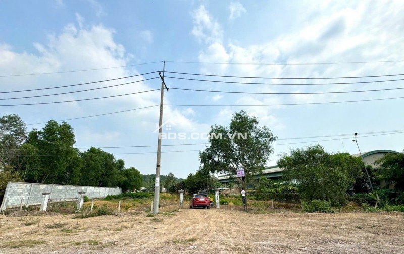 BÁN ĐẤT 2 MẶT TIỀN TẶNG NHÀ TẠI TP BIÊN HOÀ, DT 4200M2, SỔ SẴN, CHỈ 19 TỶ. LH:0933449988.