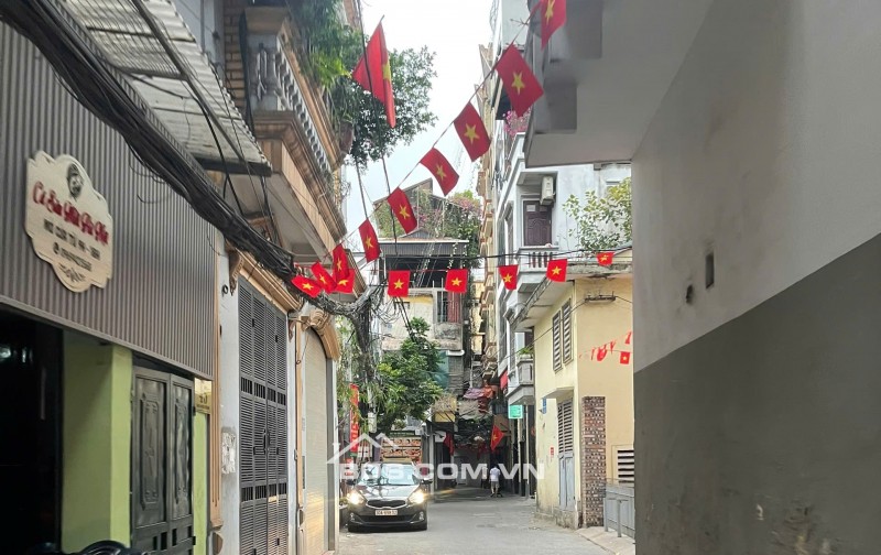 BÁN TOÀ CĂN HỘ DỊCH VỤ ĐÊ LA THÀNH 58m2 MẶT TIỀN 4,6m 6 TẦNG HƠN 12 TỶ THANG MÁY MỚI KÍNH KOONG – SẴN DÒNG TIỀN