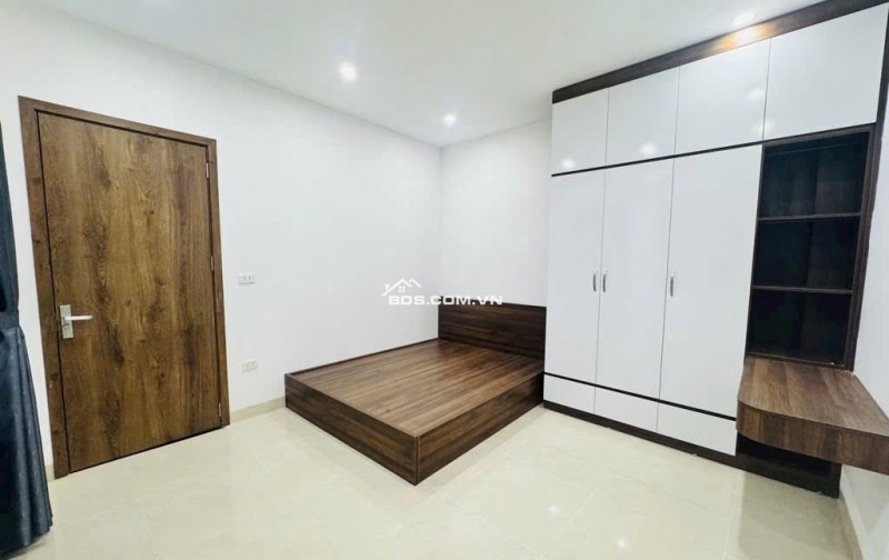 Nhà mới lô góc Phương Canh 5 tầng, MT 4m, vài bước ô tô, chỉ 6 tỷ.