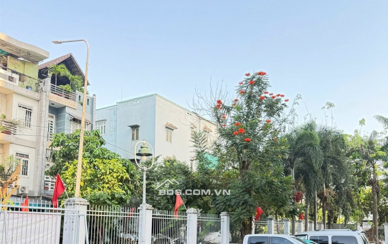 - NGỘP BANK – GIÁ CHẠM ĐÁY KHU VỰC 
- Chỉ 4.8 tỷ – SỞ HỮU NGAY 141m² THỚI AN Q12
- Ô TÔ ĐỖ 24h