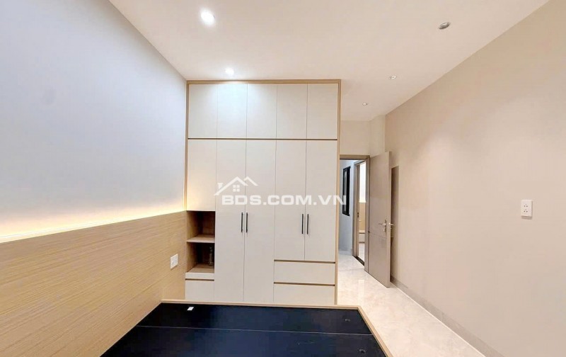 NHÀ PHỐ CĂN GÓC NHÀ 2 MẶT TIỀN HOÀNG SA. QUẬN 1