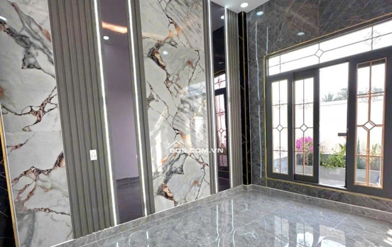 Nhà xây mới 2 tầng gần UBND xã Bến Lức , DT 100m2, nhận nhà ngay