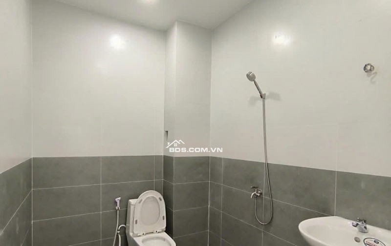 Nhà mới 3 tầng Long Hòa (Long An), thanh toán trước chỉ 900 triệu, dọn vào ở ngay