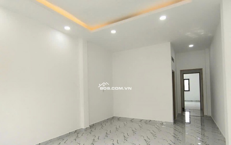 Nhà mới 3 tầng Long Hòa (Long An), thanh toán trước chỉ 900 triệu, dọn vào ở ngay