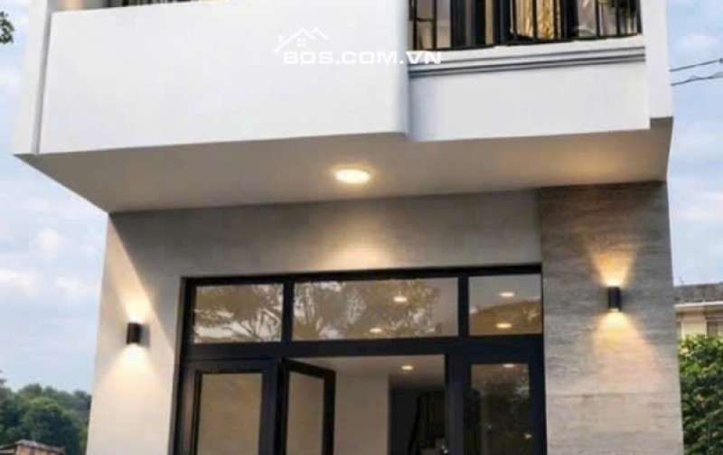 Nhà mới 3 tầng Long Hòa (Long An), thanh toán trước chỉ 900 triệu, dọn vào ở ngay