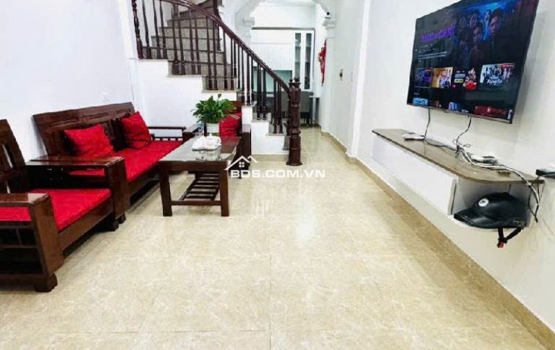 Bán Trương Định gần bến xe Giáp Bát, diện tích 38m2, 5 tầng, mặt tiền 3.2m