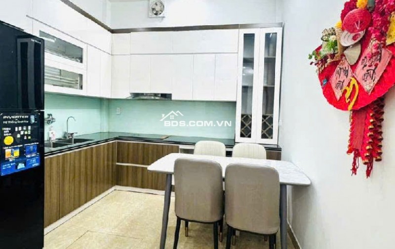 Bán Trương Định gần bến xe Giáp Bát, diện tích 38m2, 5 tầng, mặt tiền 3.2m