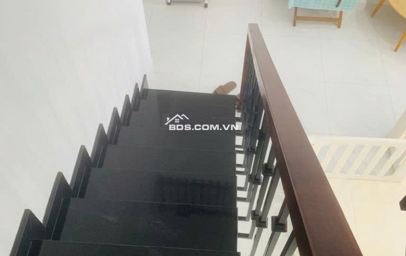 BÁN NHÀ 2 TẦNG – 5M X 27M – CÓ SÂN TRƯỚC SAU THOÁNG MÁT. LH:0988736135