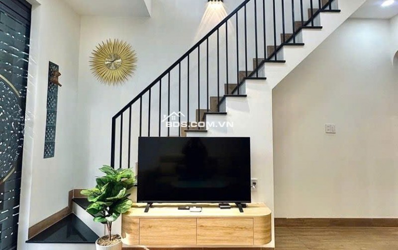 BÁN NHÀ TÂN KỲ TÂN QUÝ. DT (4X9). SẴN SHR. CHỈ 5.5 TỶ. LH:0905029420.