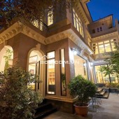 ĐIỂM CHẠM THƯỢNG LƯU - DINH THỰ LÔ GÓC TẠI  KHOẢNG TRỜI TÂY CIPUTRA