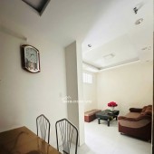 Chung cư 10A Trần Nhật Duật, Q1: 70m2, 11tr5/tháng, full NT, 2PN rộng.